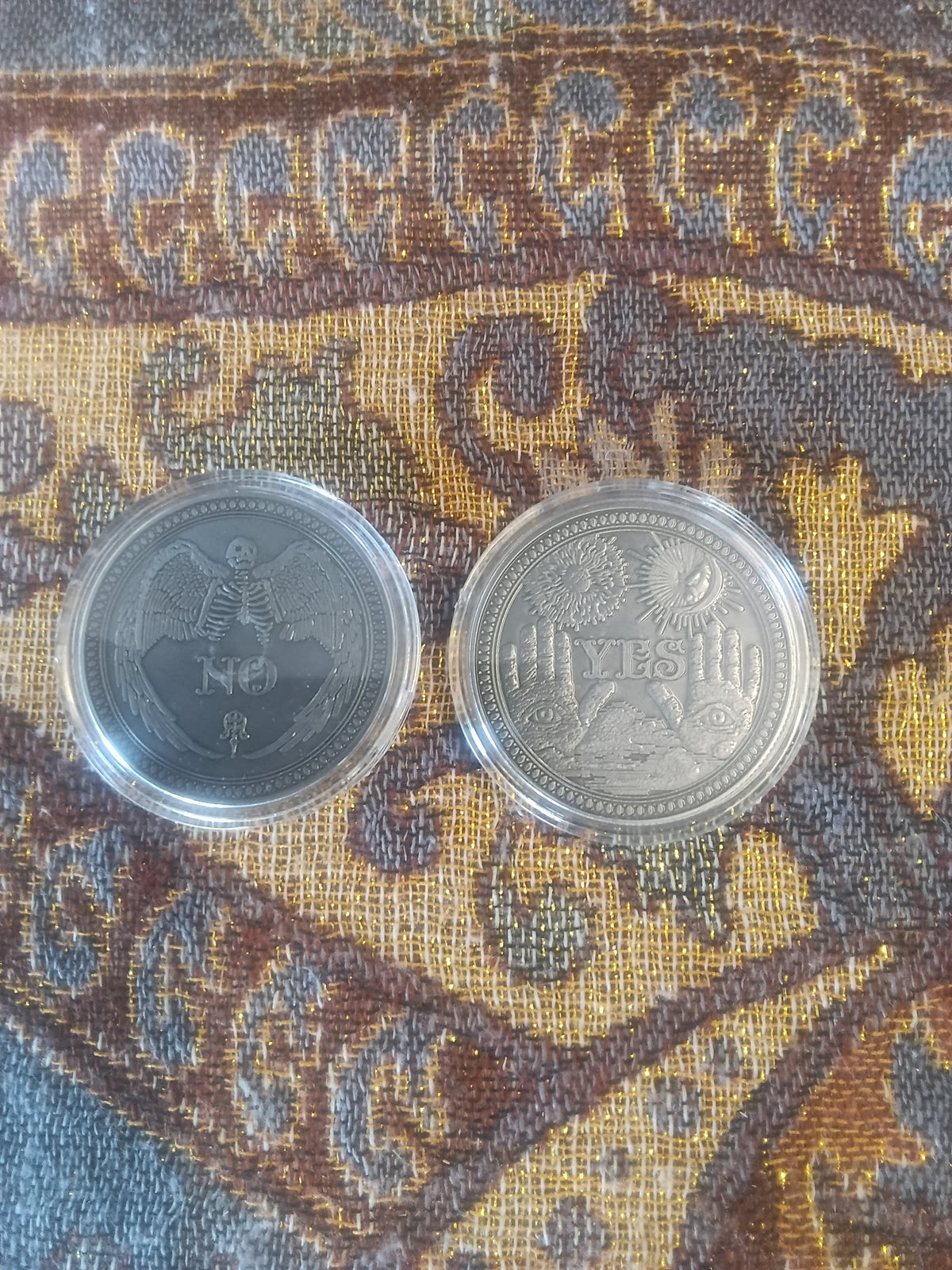 Yes/No Coins, Silver coloured